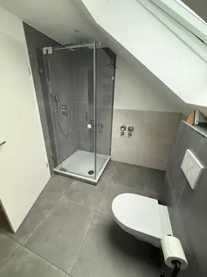 Ein Badezimmer in der Unterkunft ღLIBORIA I Loft am Riegsee