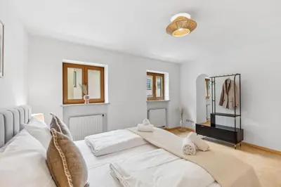 Ein Bett oder Betten in einem Zimmer der Unterkunft Casa Primavera - Stadtvilla mitten in Miesbach