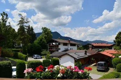 Ein allgemeiner Bergblick oder ein Berglick von der Ferienwohnung aus