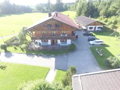 Das Gebäude in dem sich die Ferienwohnung befindet