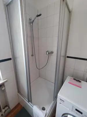 Ein Badezimmer in der Unterkunft Altbau-Traum mit Riesen-Dachterrasse