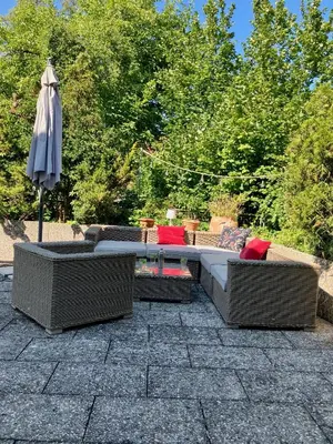 Ein Garten an der Unterkunft Altbau-Traum mit Riesen-Dachterrasse