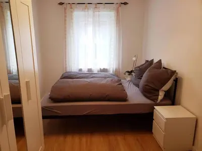 Ein Bett oder Betten in einem Zimmer der Unterkunft FeWo,zentral,ruhig und 30 Minuten nach München