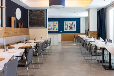 Ein Restaurant oder anderes Speiselokal in der Unterkunft Bayer 89 Vi Vadi Hotel