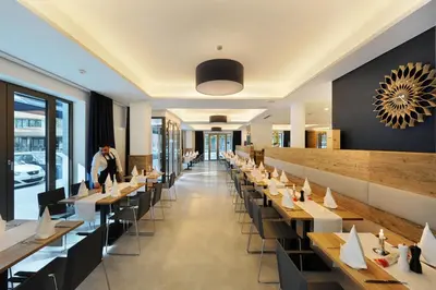 Ein Restaurant oder anderes Speiselokal in der Unterkunft Bayer 89 Vi Vadi Hotel