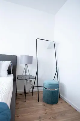 Ein Bett oder Betten in einem Zimmer der Unterkunft CASA8070 - Exklusive große Maisonette-Wohnung 91 qm für Familien, Gruppen, Geschäftsreisende, inklusive Parkplatz, WLAN, Kaffee und Tee, voll ausgestattet für 1 bis 9 Personen, zentrumsnah an der Autobahn A9 Ingolstadt-Süd