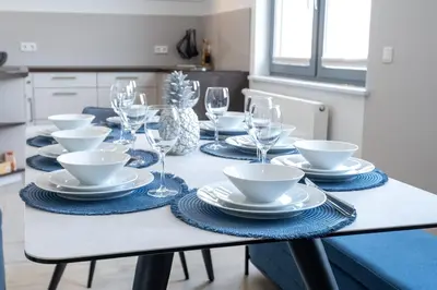 Getränke in der Unterkunft CASA8070 - Exklusive große Maisonette-Wohnung 91 qm für Familien, Gruppen, Geschäftsreisende, inklusive Parkplatz, WLAN, Kaffee und Tee, voll ausgestattet für 1 bis 9 Personen, zentrumsnah an der Autobahn A9 Ingolstadt-Süd