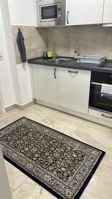 Küche/Küchenzeile in der Unterkunft Einzimmerwohnung mit Küche und großem Bad