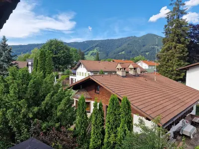 Ein allgemeiner Bergblick oder ein Berglick von der Ferienwohnung aus