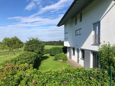 Ein Garten an der Unterkunft Ferienwohnung Aubach