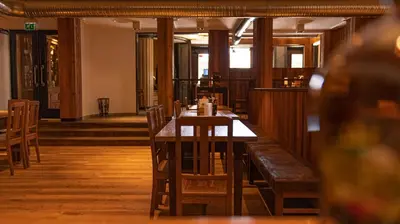 Ein Restaurant oder anderes Speiselokal in der Unterkunft Brauhaus-Hostel König von Flandern