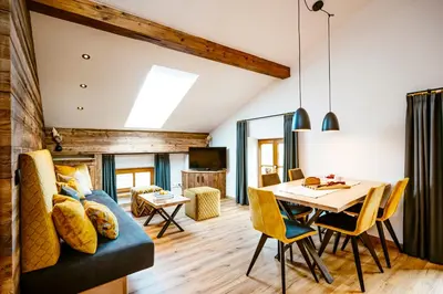Ein Sitzbereich in der Unterkunft Moierhof - Der Ferienbauernhof am Chiemsee