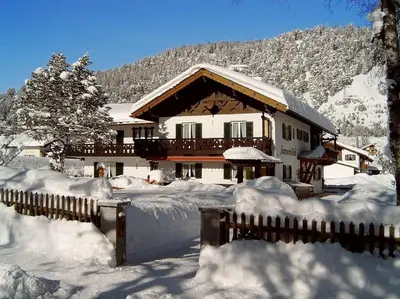 Gästehaus Karwendelblick - FerienwohnungParterre im Winter