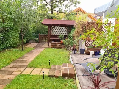 Ein Garten an der Unterkunft Ruhige Ferienwohnung in Bad Tölz