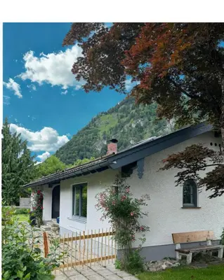 Ein allgemeiner Bergblick oder ein Berglick von der Ferienwohnung aus