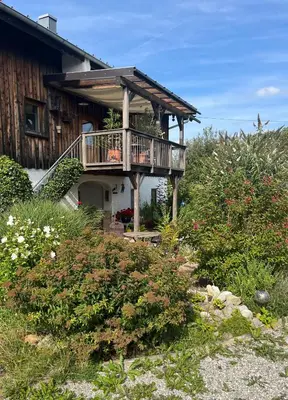Ein Garten an der Unterkunft Ferienwohnung Metzner