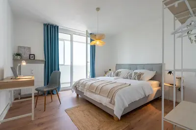Ein Bett oder Betten in einem Zimmer der Unterkunft CASA Sunset Augsburg - unvergessliche Aussicht - 1min zu TRAM&Bus