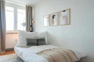 Ein Bett oder Betten in einem Zimmer der Unterkunft CASA Sunset Augsburg - unvergessliche Aussicht - 1min zu TRAM&Bus