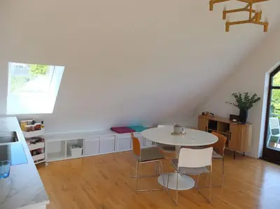 Ein Sitzbereich in der Unterkunft Dachgeschosswohnung Seeblick