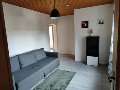 Ein Sitzbereich in der Unterkunft Ferienwohnung Bruckmühle