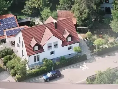Das Gebäude in dem sich die Ferienwohnung befindet