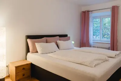 Ein Bett oder Betten in einem Zimmer der Unterkunft Ferienwohnung Jelen - Kaffee - Tee - Lichthof - 135 qm