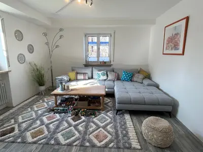 Ein Sitzbereich in der Unterkunft Stilvolle, große Ferienwohnung in der Hallertau, Nähe Pfaffenhofen & Scheyern