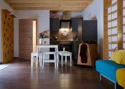 Ein Sitzbereich in der Unterkunft Tinyhouse für Gesundheitsbewusste