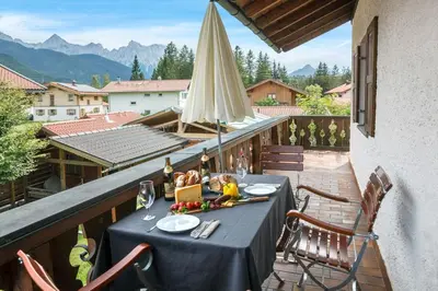 Ein allgemeiner Bergblick oder ein Berglick von der Ferienwohnung aus