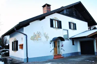 Das Gebäude in dem sich die Ferienwohnung befindet