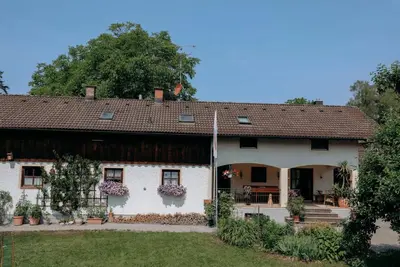 Das Gebäude in dem sich die Ferienwohnung befindet
