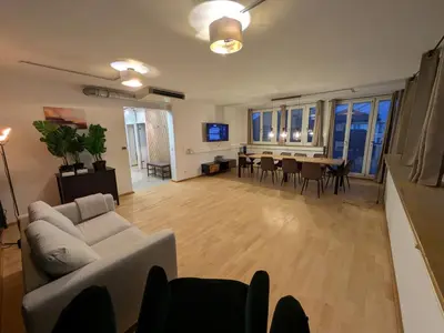 TV/Unterhaltungsangebot in der Unterkunft Munich Large Apartment 155 qm with 4 Bedrooms top located 1 to 12 guests