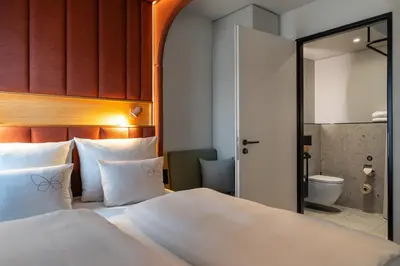 Ein Bett oder Betten in einem Zimmer der Unterkunft Cocoon Theresienwiese