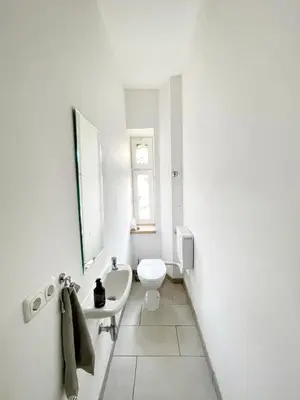 Ein Badezimmer in der Unterkunft New furnished, exclusive large flat in City Center, 30min to Airport
