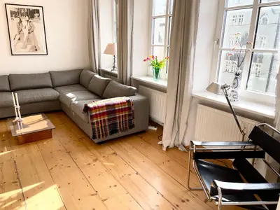 Ein Sitzbereich in der Unterkunft New furnished, exclusive large flat in City Center, 30min to Airport