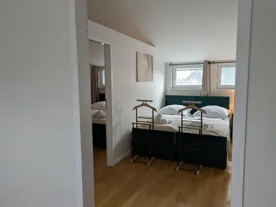 Ein Bett oder Betten in einem Zimmer der Unterkunft Munich Large Apartment 145 qm and 5 Bedrooms with Roof Terrace in centrally located 1 to 14 Guests