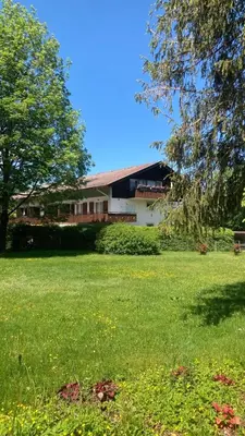 Ein Garten an der Unterkunft Weissach Apartments
