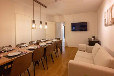 TV/Unterhaltungsangebot in der Unterkunft Munich Large Apartment 110 qm, 3 Bedrooms and very Central 1-12 Guests