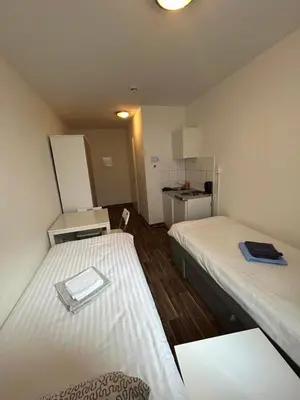 Ein Bett oder Betten in einem Zimmer der Unterkunft 2-Rent Group Hostel Apartments SEN14