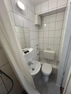 Ein Badezimmer in der Unterkunft 2-Rent Group Hostel Apartments SEN14
