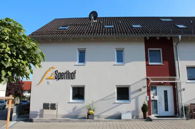 Das Gebäude in dem sich die Pension befindet
