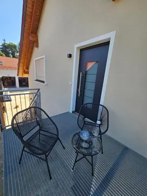 Ein Balkon oder eine Terrasse in der Unterkunft Moderne,ruhige Ferienwohnung in Eicherloh