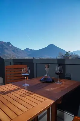 Ein allgemeiner Bergblick oder ein Berglick von der Ferienwohnung aus