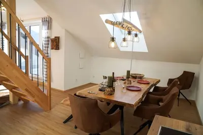 Ein Sitzbereich in der Unterkunft Loftwohnung Kaiserblick im Inntal - 83 qm - zentral & ruhig