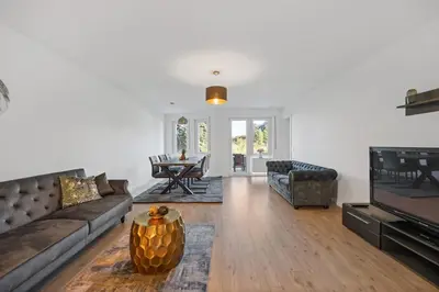 Ein Sitzbereich in der Unterkunft 3 Zimmer EG Wohnung direkt am Kurpark