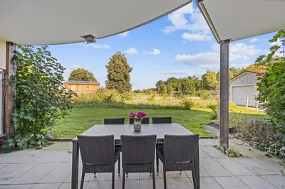 Ein Garten an der Unterkunft 3 Zimmer EG Wohnung direkt am Kurpark