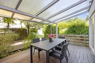 Ein Garten an der Unterkunft 3 Zimmer EG Wohnung in Stephanskirchen