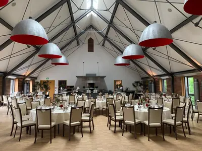 Ein Restaurant oder anderes Speiselokal in der Unterkunft Schloss Hohenkammer
