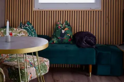 Ein Sitzbereich in der Unterkunft Luxuriöses Tiny House