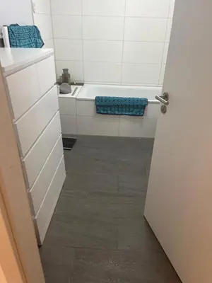 Ein Badezimmer in der Unterkunft 1 Zimmer mit 3 Betten